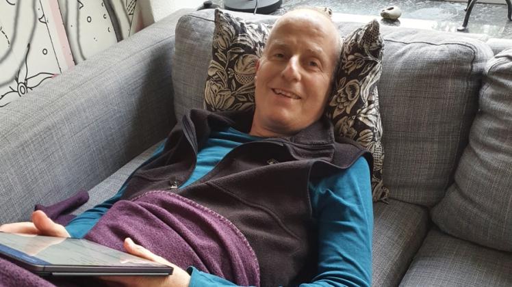 Glücklich wieder zuhause zu sein: Jens Imbeck-Schlegel (60) ist zurück aus dem Krankenhaus. Die letzte Chemotherapie war nicht erfolgreich. Nun hofft er auf einen Stammzellenspender. 