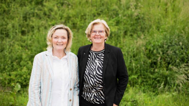 Der traditionelle Wechsel nach einem Jahr: Bettina Kirchberg (li.) übernimmt die Lions-Präsidentschaft von Wiebke Christiansen-Hansen.