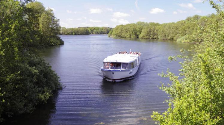 Vergünstigte Fahrten mit den Ausflugsschiffen der 5-Seen-Fahrt gehören zu den Angeboten, die mit dem Seniorenpass verbunden sind. 