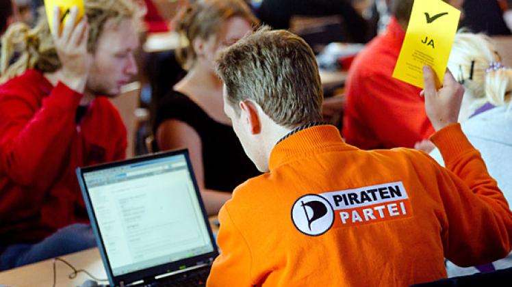 Beim Landesparteitag der Piraten in Hensted-Ulzburg soll bis morgen ein Grundsatzprogramm der Partei für Schleswig-Holstein beschlossen werden. Foto: dpa