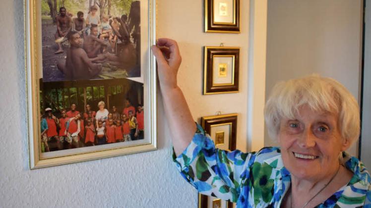 Doris Kuegler hat viele Fotos als Erinnerung an ihre Zeit im Urwald in der Wohnung aufgehängt. Die fast 80-Jährige schreibt heute Geschichten und komponiert Musik.  Fotos: Lipovsek 