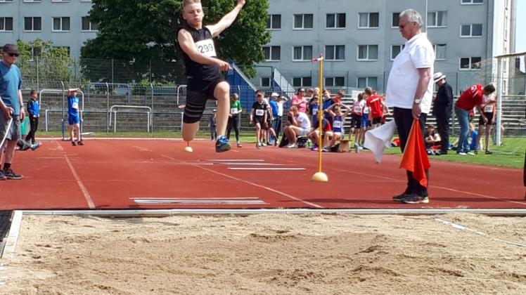 Luca Starck sprang in Aschaffenburg mit 6,20 Meter persönliche Bestleistung. 