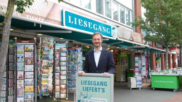 Christian Liesegang (44) ist seit 2019 als Nachfolger von Klaus-Peter Jeß Vorsitzender der Interessengemeinschaft Ladenstraße (IGL). Die Buchhandlung Liesegang führt der Urenkel des Firmengründers seit 2016.
