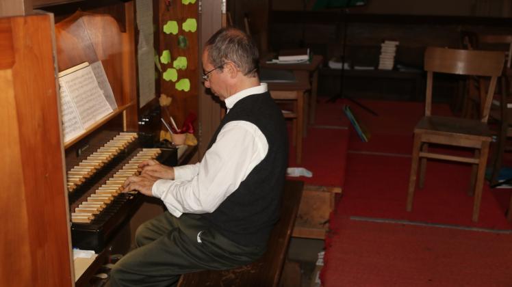 Organist Matthias Böhlert, hier bei einem Konzert in Bernau, spielt am Sonnabend in Kletzke.