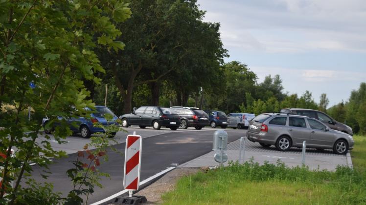 Der Nordteil des beiderseitigen A 20-Pendlerparkplatzes an der Bundesstraße 208 bei Metelsdorf wird bereits genutzt.