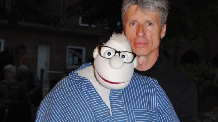 Puppenspieler Detlef Wutschik ließ Werner Momsen agieren.
