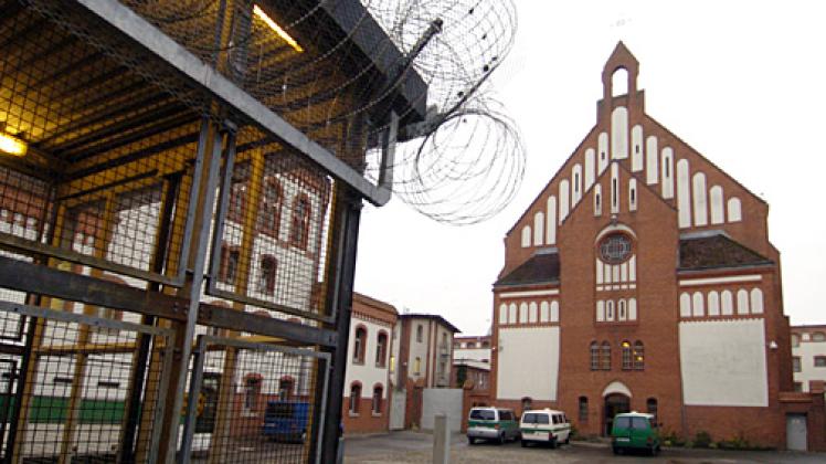 Was geschah hinter den Mauern des Gefängnisses in Neumünster? Die Staatsanwaltschaft ermittelt. Foto: grafikfoto.de
