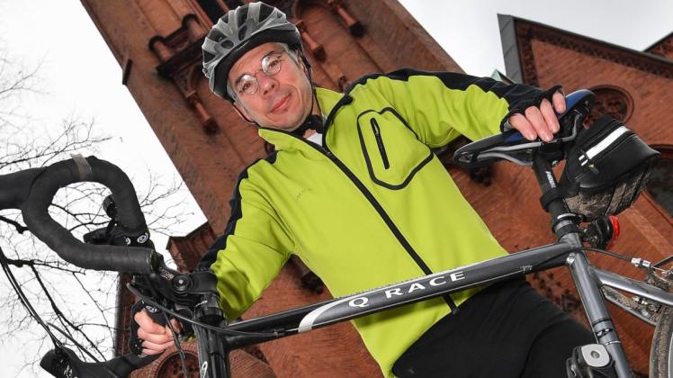 Als Fahrradkantor bekannt, lässt Martin Schulze am Donnerstag in Dabel die Orgel erklingen.