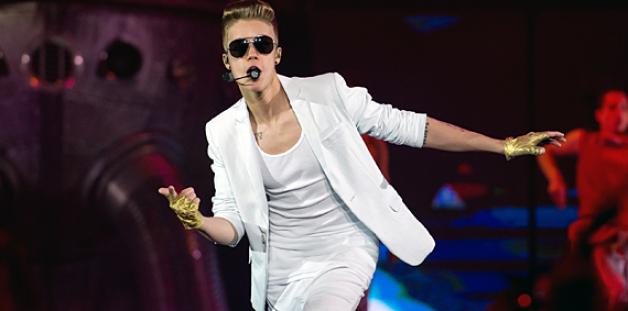 Die Schlagzeilen um Mariuhana und Rangeleien - vergessen. Auf der Bühne mimt Bieber den perfekten Popstar. Foto: dpa Die Schlagzeilen um Mariuhana und Rangeleien - vergessen. Auf der Bühne mimt Bieber den perfekten Popstar. Foto: dpa