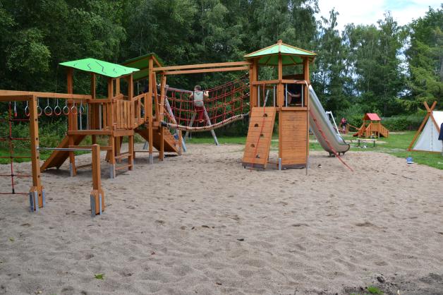Serviceclubs bergeben Neu Gestalteten Spielplatz An Die Stadt serviceclubs-bergeben-neu-gestalteten-spielplatz-an-die-stadt