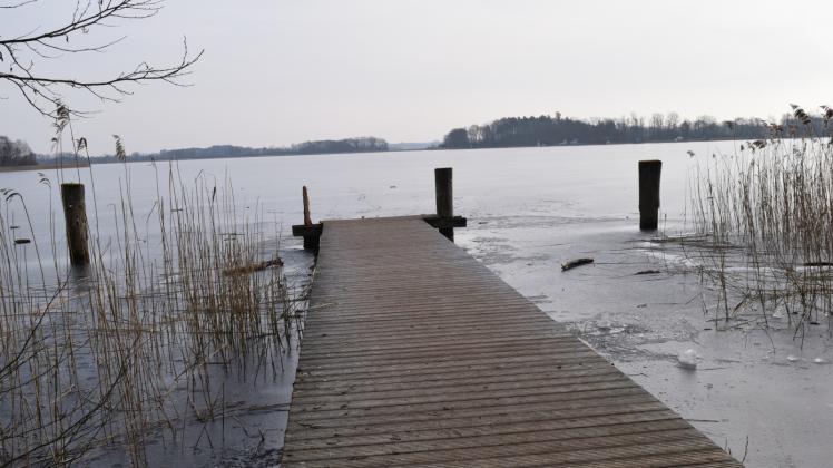 Blick auf den winterlichen Krakower See vom Jörnberg aus. Im Sommer ist er mindestens genauso schön.