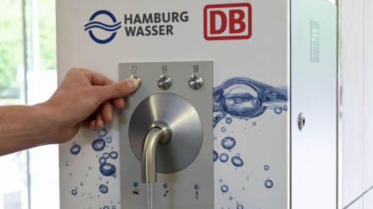 Die Deutsche Bahn und Hamburg Wasser installieren kostenlosen Trinkwasserspender am Bahnhof Ahrensburg.