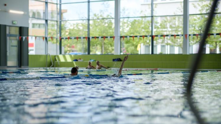 Weniger Badespaß: Freizeitschwimmer müssen mit Einschränkungen rechnen. Weniger Badespaß: Freizeitschwimmer müssen mit Einschränkungen rechnen.