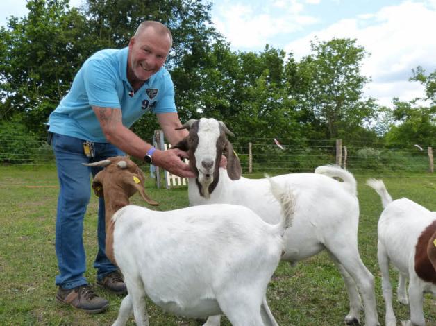 Hans Uwe und B rbel Schwarz bauen einen Tierpark in Wahlstedt auf