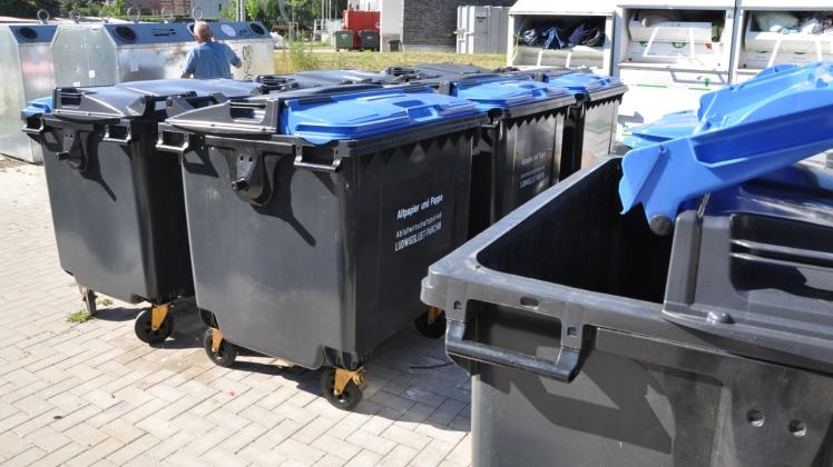 Containerstellplatz in Sternberg: Papier wird jetzt nur noch in Kunststoffcontainern gesammelt. 