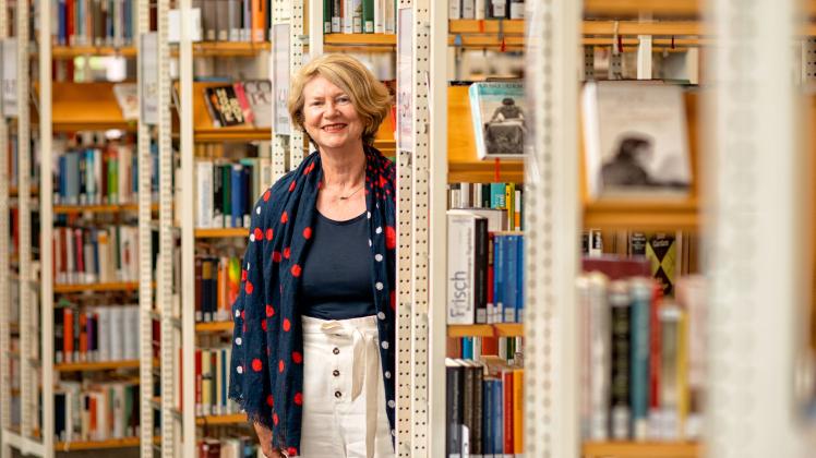 Gudrun Kraemer leitet seit Mai 2018 die Flensburger Stadtbibliothek - zuvor war sie Leiterin der Gesundheitsdienste.