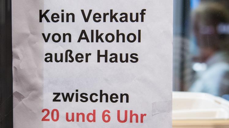 Hamburger Kiosk-Angestellte fürchten bei Einführung eines generellen Alkoholverkaufsverbots um ihren Job.