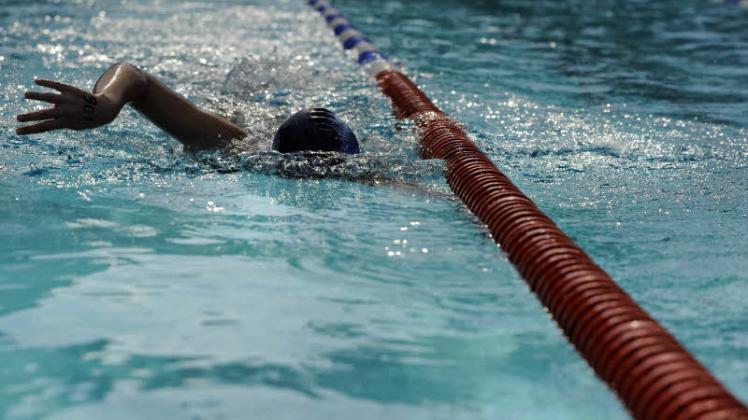 Das Training der Kaderschwimmer ist derzeit nur im Freibad in Timmaspe möglich – ein Wettbewerbsnachteil, heißt es von der Startgemeinschaft Neumünster.     
