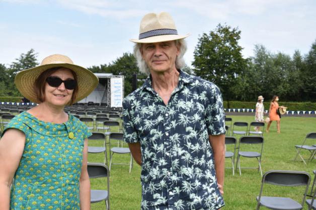Konzertbesuch im Urlaub: Dorothea Hillebrecht-Langer und Holger Meier. Fotos: Smit Konzertbesuch im Urlaub: Dorothea Hillebrecht-Langer und Holger Meier. Fotos: Smit