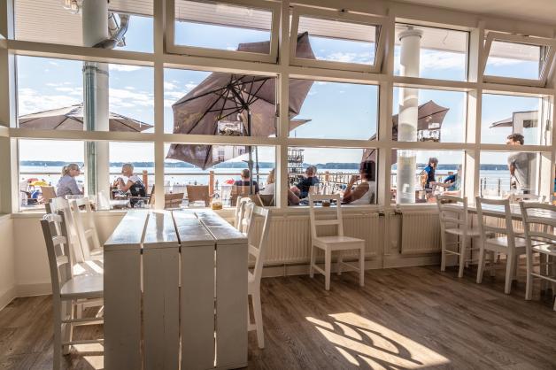 Das Sandwig Strandbistro hat jeden Tag von 12 bis 22 Uhr geöffnet. An Samstagen, Sonntagen sowie Feiertagen öffnet das Lokal sogar schon eine Stunde früher. Das Sandwig Strandbistro hat jeden Tag von 12 bis 22 Uhr geöffnet. An Samstagen, Sonntagen sowie Feiertagen öffnet das Lokal sogar schon eine Stunde früher.