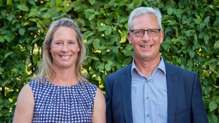 Der scheidende Vorstand des DRK-Kreisverbandes Stormarn, Udo Finnern, und seine Nachfolgerin Sibylle Schulze. Sie ist bereits seit Mai 2020 seine Stellvertreterin. 