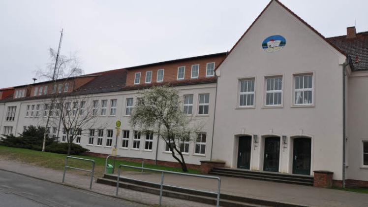  Platz-Not am GymnasialenSchulzentrum in Stralendorf . Amtsausschuss plant schon nächsten Anbau.  