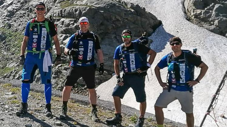 Abenteuer Alpen-Lauf: Für die kleine Ida aus Schwerin (l.) liefen Martin Hengesbach, Marko Bosse , Steffen Hinze und Sebastian Hannover (v.l.) übers Gebirge.