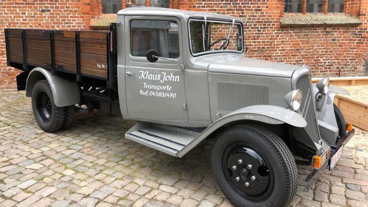 Ganzer Stolz und Hobby des Firmenchefs Klaus Michael John ist ein Citroen-Lkw von 1934 mit 48 PS, der zum 40-jährigen Jubiläum der Firma von Grund auf restauriert wurde. 