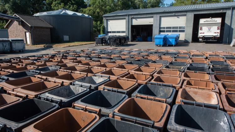 Um die Abfalltonnen, die jetzt von der Deponie Ecklak aus betreut werden, kümmert sich künftig das neue Unternehmen, das seinen Betriebshof in Itzehoe haben wird.