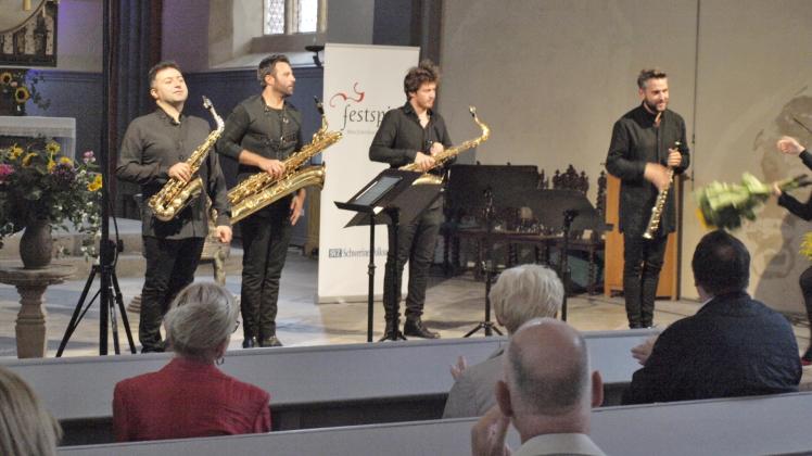 Nicht ohne Zugaben ließ das Wittenburger Publikum das Signum saxophone quartet mit Alan Lužar, Guerino Bellarosa, Hayrapet Arakelyan und Blaž Kemperle (v.l.) ziehen. 