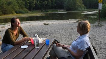 Zum Start unserer Serie „Fußläufig” geht es in die Holmer Sandberge, wo sich am Feuerlöschteich eine tolle Gelegenheit für ein Picknick bietet.