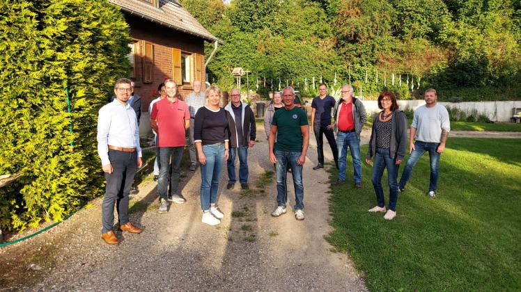 In Mitten des SPD-Ortsvereins Sternberg-Dabel: Landtagskandidatin Christine Klingohr und Landtagsabgeordneter Thomas Schwarz. In Mitten des SPD-Ortsvereins Sternberg-Dabel: Landtagskandidatin Christine Klingohr und Landtagsabgeordneter Thomas Schwarz.