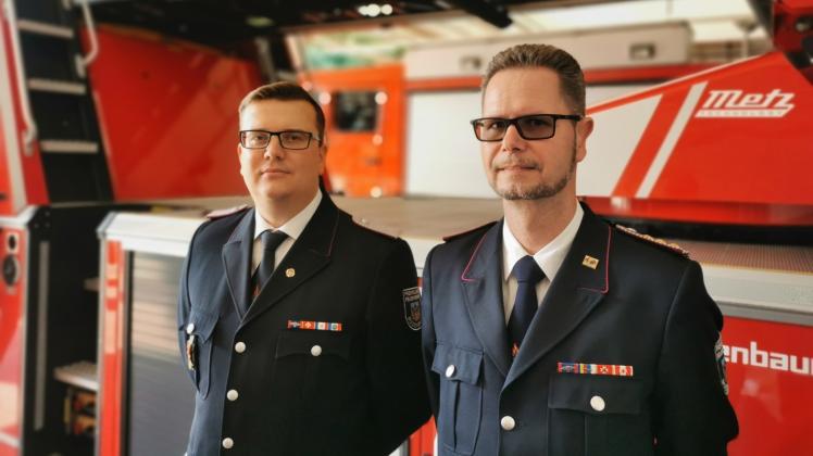 Dennis Augstein (l.) ist der neue stellvertretende Ortswehrführer der Freiwilligen Feuerwehr Boizenburg/Elbe. Gewählt wurde er auf der außerordentlichen Mitgliederversammlung im Gerätehaus der Wehr. Dennis Augstein (l.) ist der neue stellvertretende Ortswehrführer der Freiwilligen Feuerwehr Boizenburg/Elbe. Gewählt wurde er auf der außerordentlichen Mitgliederversammlung im Gerätehaus der Wehr.