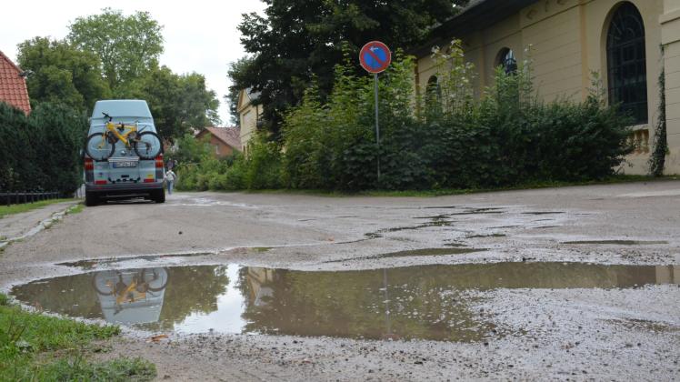 Das soll bald ein Bild aus vergangenen Zeiten sein: große Pfützen in der Schlossfreiheit. Das soll bald ein Bild aus vergangenen Zeiten sein: große Pfützen in der Schlossfreiheit.