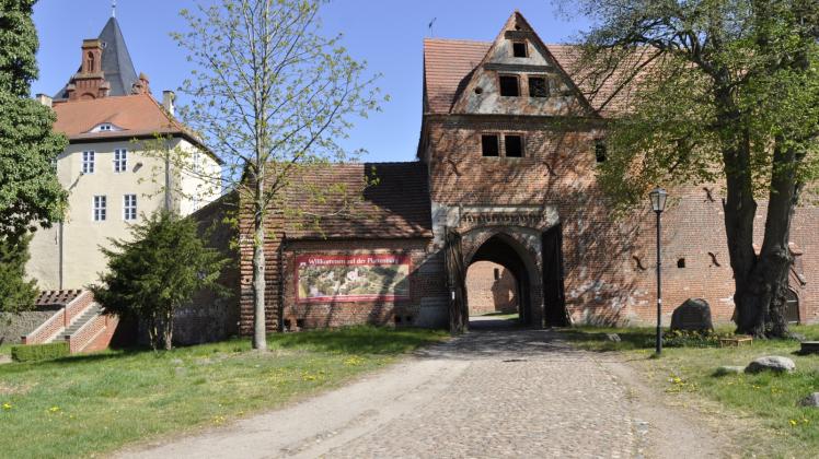 Für die älteste erhaltene Wasserburg Norddeutschlands wird jetzt per offener Ausschreibung ein Investor gesucht
