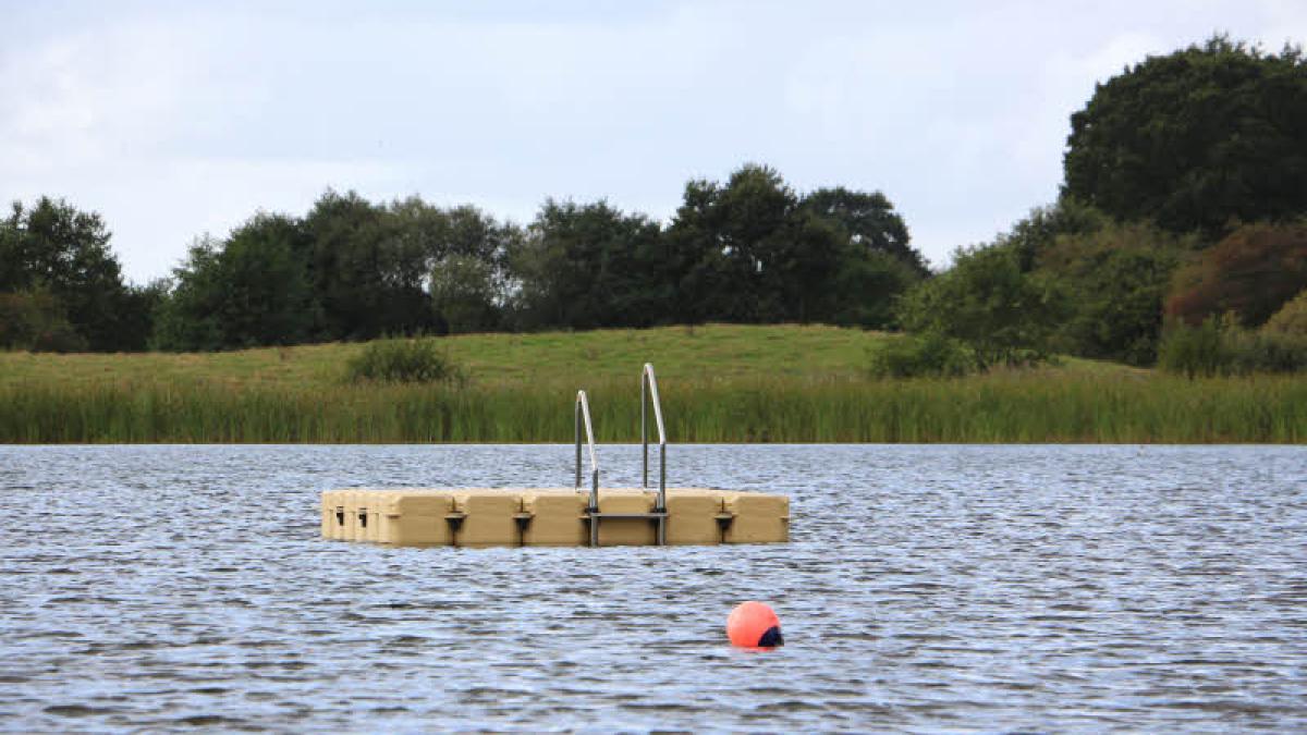 Eine Badeinsel für den Arenholzer See | SHZ