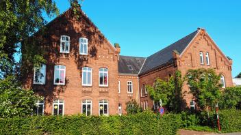 Die Johannes Schwennesen Schule in Tornesch ist am Limit angekommen. Mehr Schüler kann sie ohne einen Anbau nicht aufnehmen.