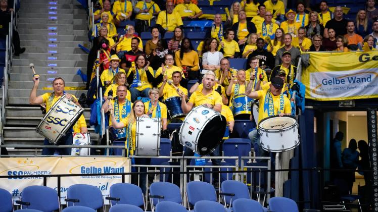 Die „Gelbe Wand“ mit ihren Trommlern wird den SSC im Supercupfinale leider nicht vor Ort anfeuern können. 