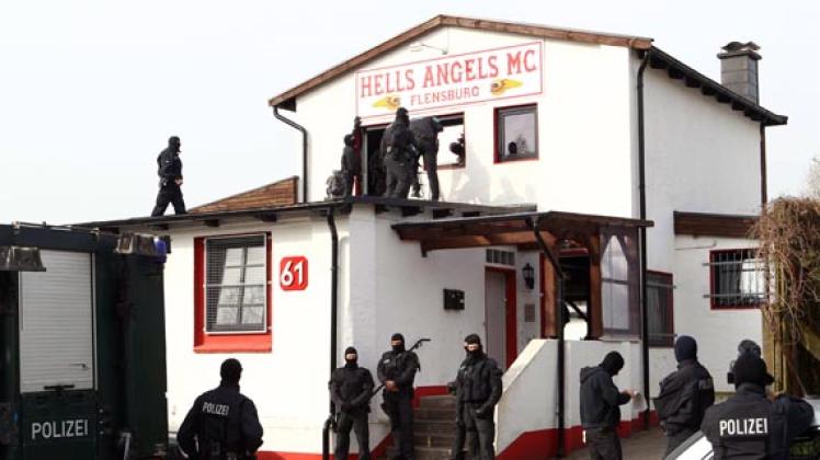 April 2010: Die Bandidos Neumünster und die Hells Angels Flensburg werden verboten. 