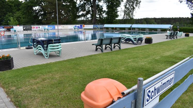 Seit Sonntag ist das Grabower Waldbad geschlossen. Die Stadt ist trotz Corona zufrieden mit der Saison. Seit Sonntag ist das Grabower Waldbad geschlossen. Die Stadt ist trotz Corona zufrieden mit der Saison.
