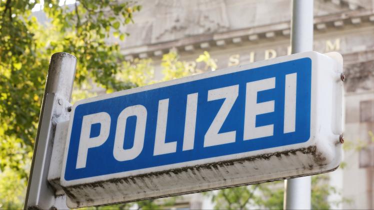 Die Fassade des Essener Polizeipräsidiums. Fast 30 Polizisten in Nordrhein-Westfalen stehen unter Verdacht, jahrelang rechtsextremen Chat-Gruppen angehört zu haben.