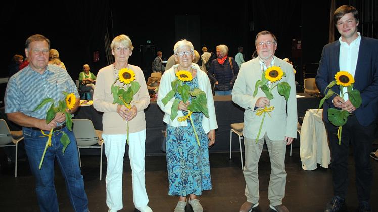 Der neue Vorstand des Vereins der Freunde und Förderer des Ernst-Barlach-Theaters Güstrow: Wolfgang Rosenow, Elisabeth Prüß, Heidemarie Beyer, Hans-Dieter Sill und Philipp da Cunha (v. l.). Der neue Vorstand des Vereins der Freunde und Förderer des Ernst-Barlach-Theaters Güstrow: Wolfgang Rosenow, Elisabeth Prüß, Heidemarie Beyer, Hans-Dieter Sill und Philipp da Cunha (v. l.).
