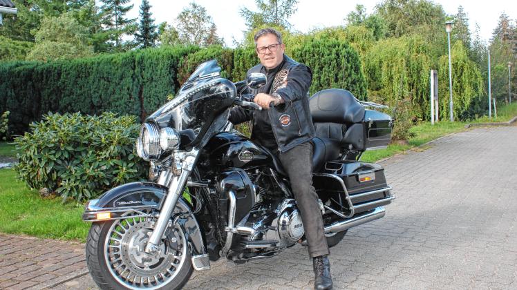 Freut sich auf einen versöhnlichen Saison-Ausklang: Harley-Fan Jens Koch aus Steinhagen startet am Sonnabend mit Bikerfreunden zu einer Ausfahrt von Dabel über Bützow bis nach Schwerin. 