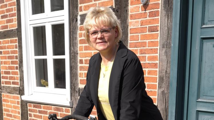 Gorlosens Bürgermeisterin Kathrin Heiden genießt nicht nur die knappe Zeit auf ihrem Rennrad, sondern auch das Miteinander in den Dörfern ihrer Gemeinde, der sie als Ehrenamtliche vorsteht. Und die sie voranbringen will. 