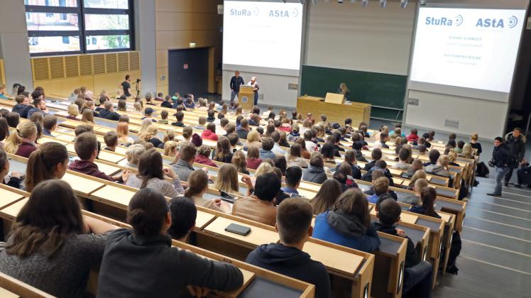 Studenten im Audimax der Uni Rostock /Archiv