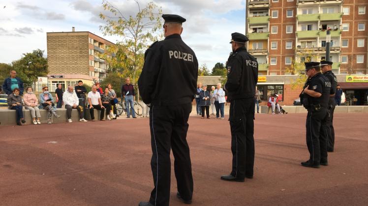 Rund 40 vor allem ältere Bewohner der Stadtteile auf dem Dreesch kamen zum Bürgerforum mit der Polizei.
