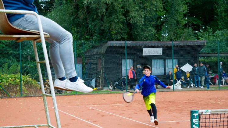 Auch Leonard gabbeim ersten Kinder-Tennisturnier in Boizenburg sein Bestes und stand seinen großen Vorbildern bezüglich Einsatzwillen in Nichts nach. 