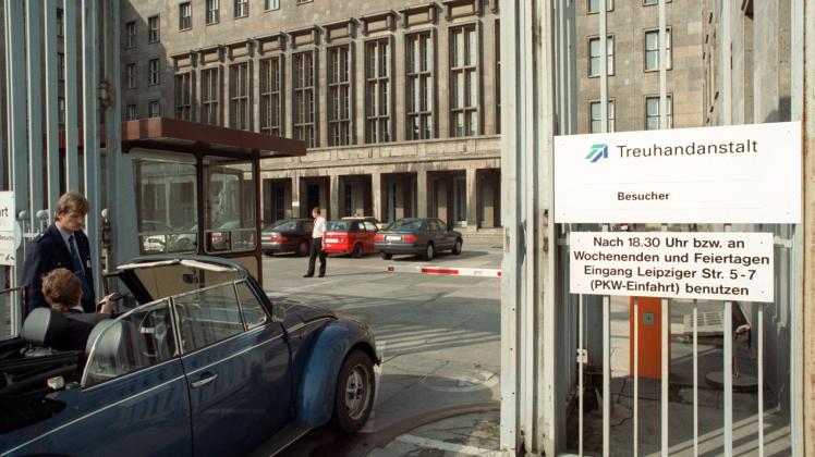 Für die meisten Ostdeutschen eine umstrittene Behörde: die ehemalige Treuhand-Zentrale in Berlin.