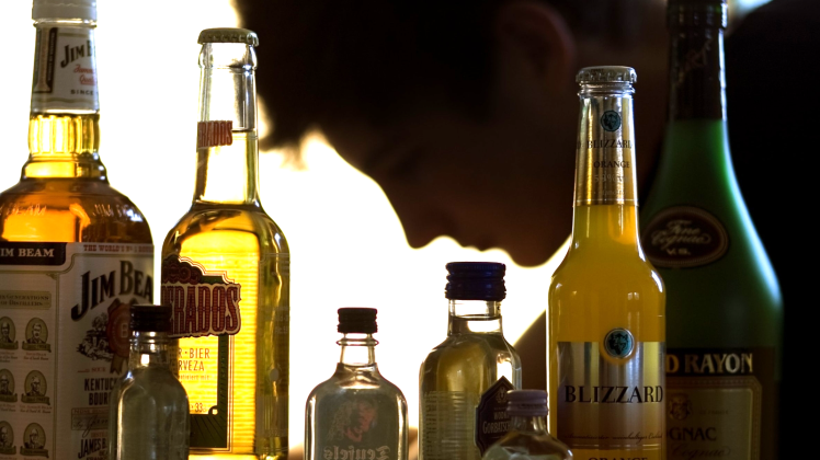 Fluch Alkohol: Die Selbsthilfegruppe der Guttempler unterstützt Betroffene beim Kampf gegen die Sucht.