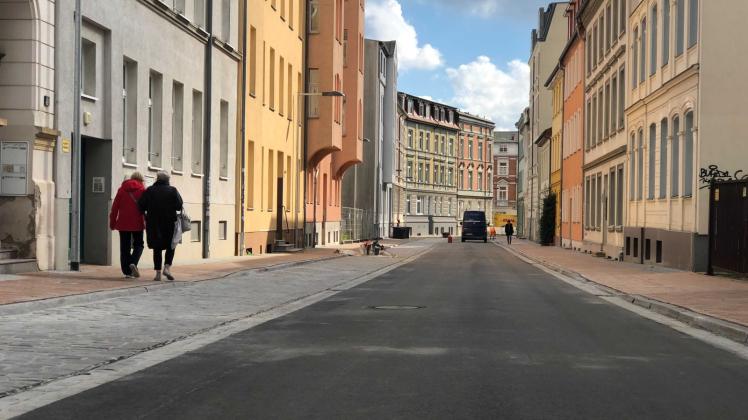 Am Montag und Dienstag waren auf dem Baustellenabschnitt nur Arbeiter, Fußgänger und vereinzelt Radfahrer unterwegs. Am Montag und Dienstag waren auf dem Baustellenabschnitt nur Arbeiter, Fußgänger und vereinzelt Radfahrer unterwegs.